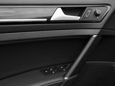 2016 Volkswagen Golf R DCC & Navigation 4Motion