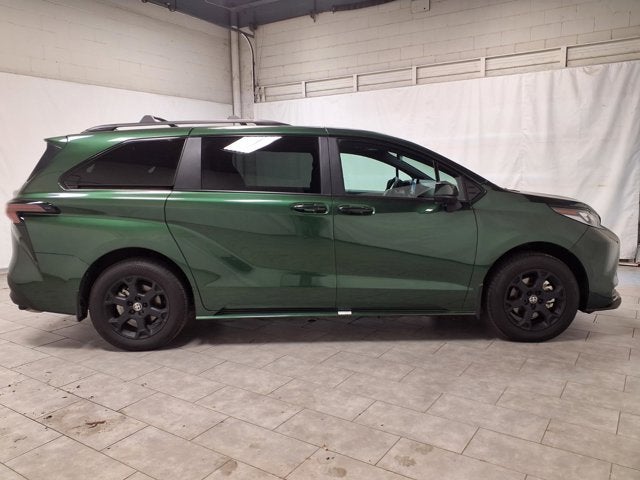 2025 Toyota Sienna Woodland Edition
