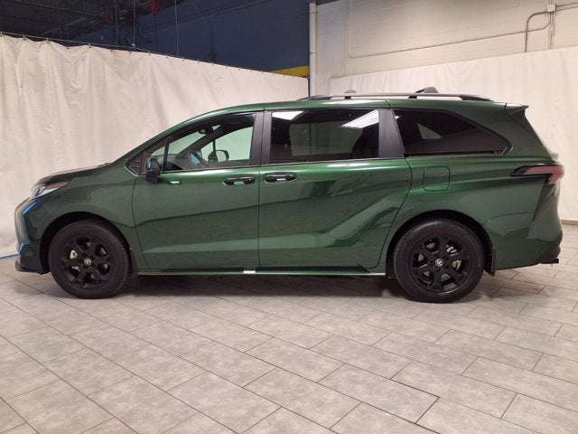2025 Toyota Sienna Woodland Edition