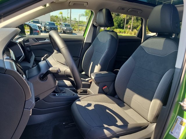 2026 Volkswagen Taos SE Black