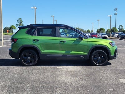 2026 Volkswagen Taos SE Black