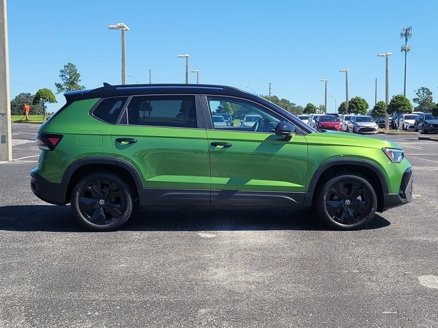 2026 Volkswagen Taos SE Black
