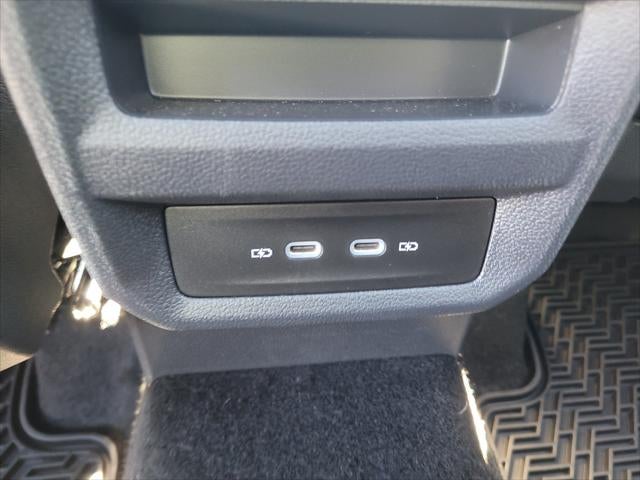2026 Volkswagen Taos SE Black