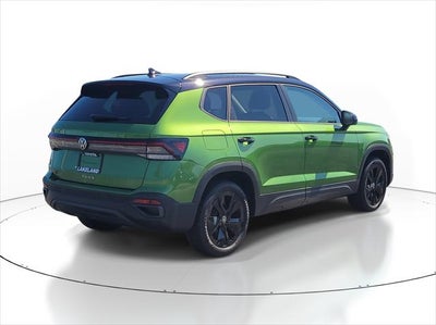 2026 Volkswagen Taos SE Black