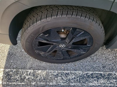 2025 Volkswagen Taos SE