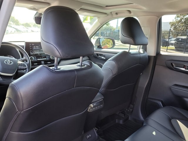 2022 Toyota HIGHLANDER XLE