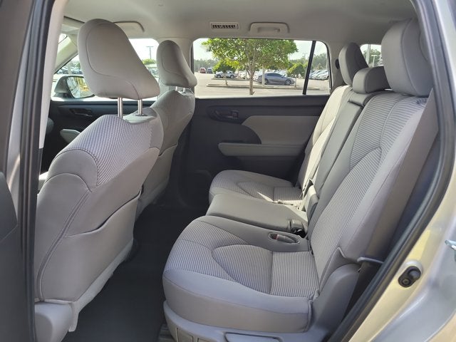 2024 Toyota Highlander LE