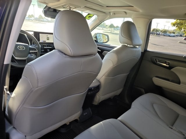 2025 Toyota HIGHLANDER XLE