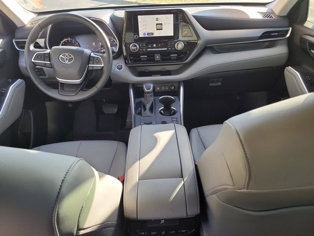 2025 Toyota HIGHLANDER XLE