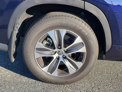 2025 Toyota HIGHLANDER XLE