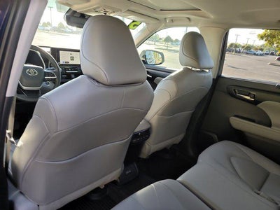 2025 Toyota HIGHLANDER XLE