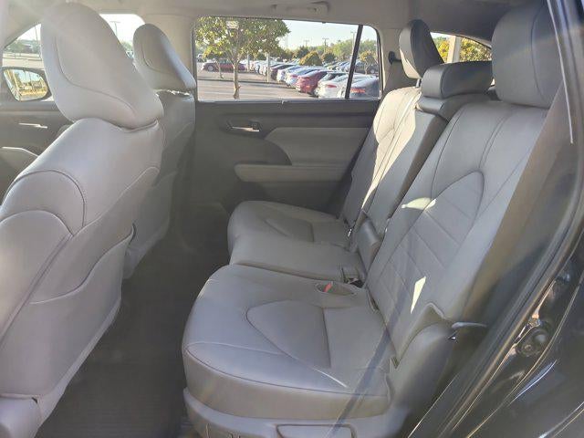 2025 Toyota HIGHLANDER XLE