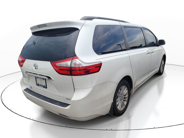 2016 Toyota Sienna XLE