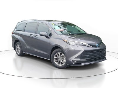 2025 Toyota Sienna XLE