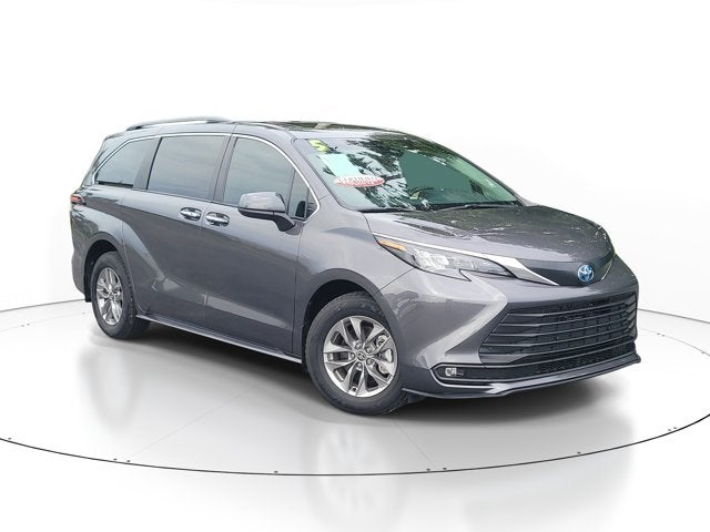 2025 Toyota Sienna XLE