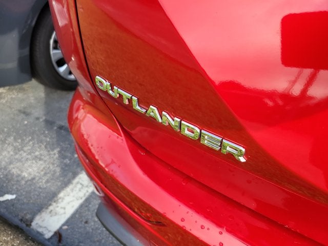 2022 Mitsubishi Outlander ES