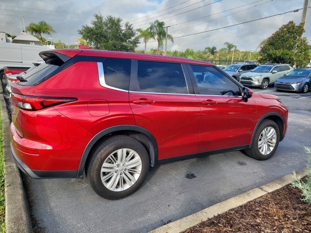 2022 Mitsubishi Outlander ES