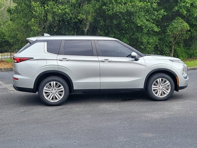 2024 Mitsubishi Outlander ES