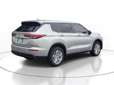 2024 Mitsubishi Outlander ES