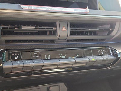 2025 Toyota PRIUS XLE