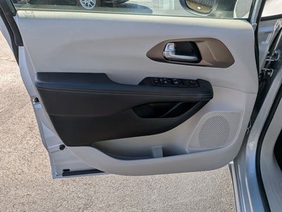 2024 Chrysler Voyager LX