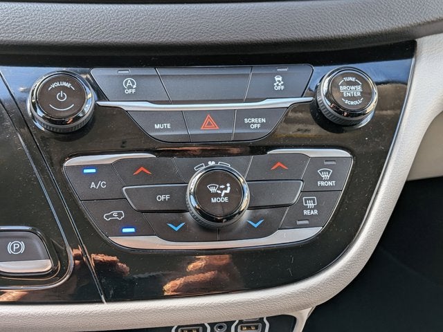 2024 Chrysler Voyager LX