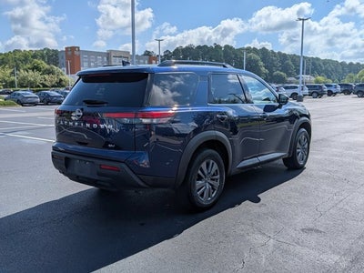 2024 Nissan Pathfinder SV