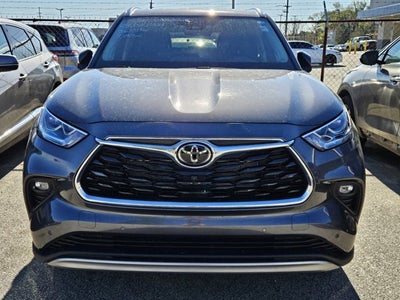 2025 Toyota Highlander Hybrid Platinum