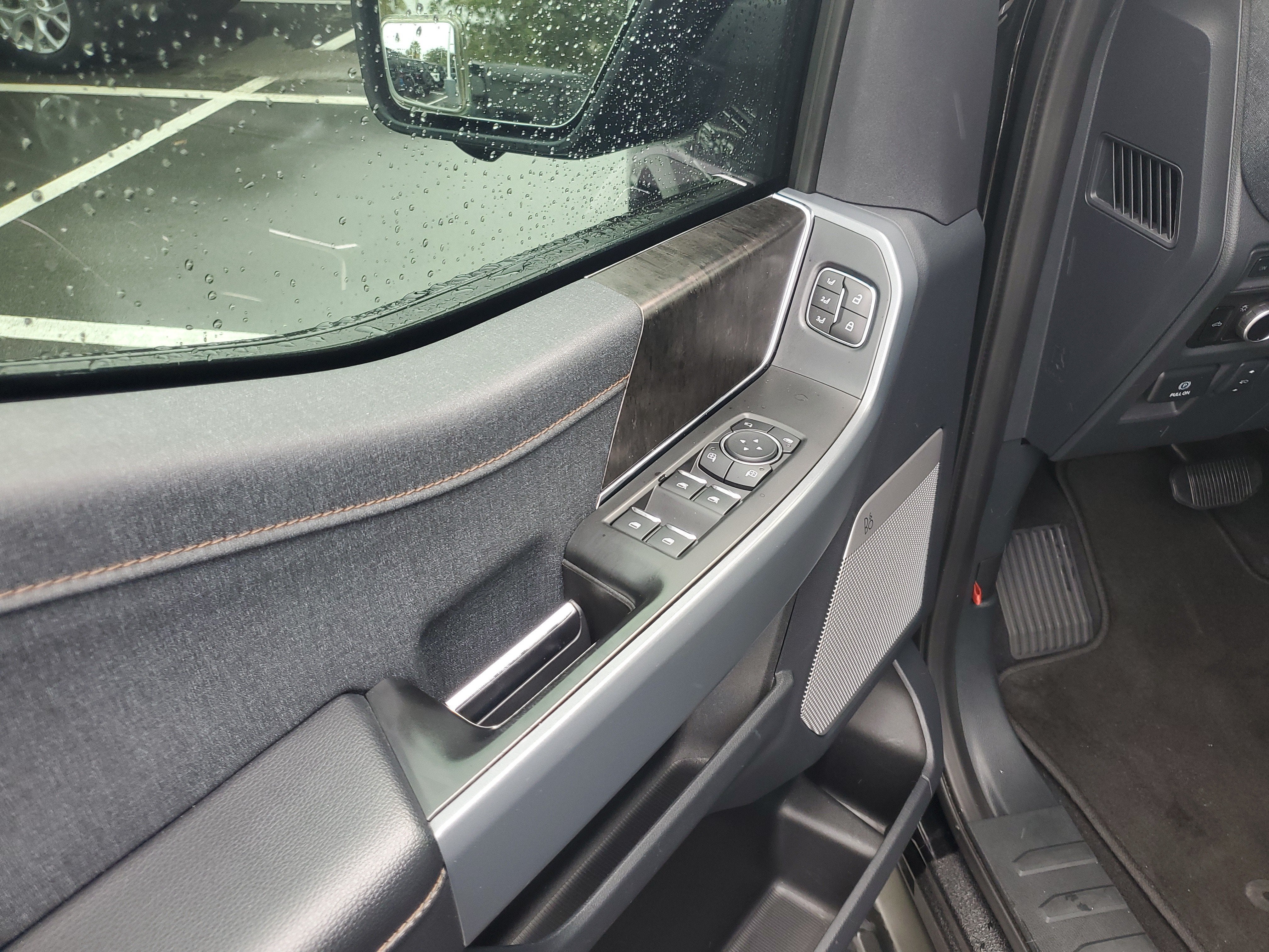 2023 Ford F-150 Lightning LARIAT