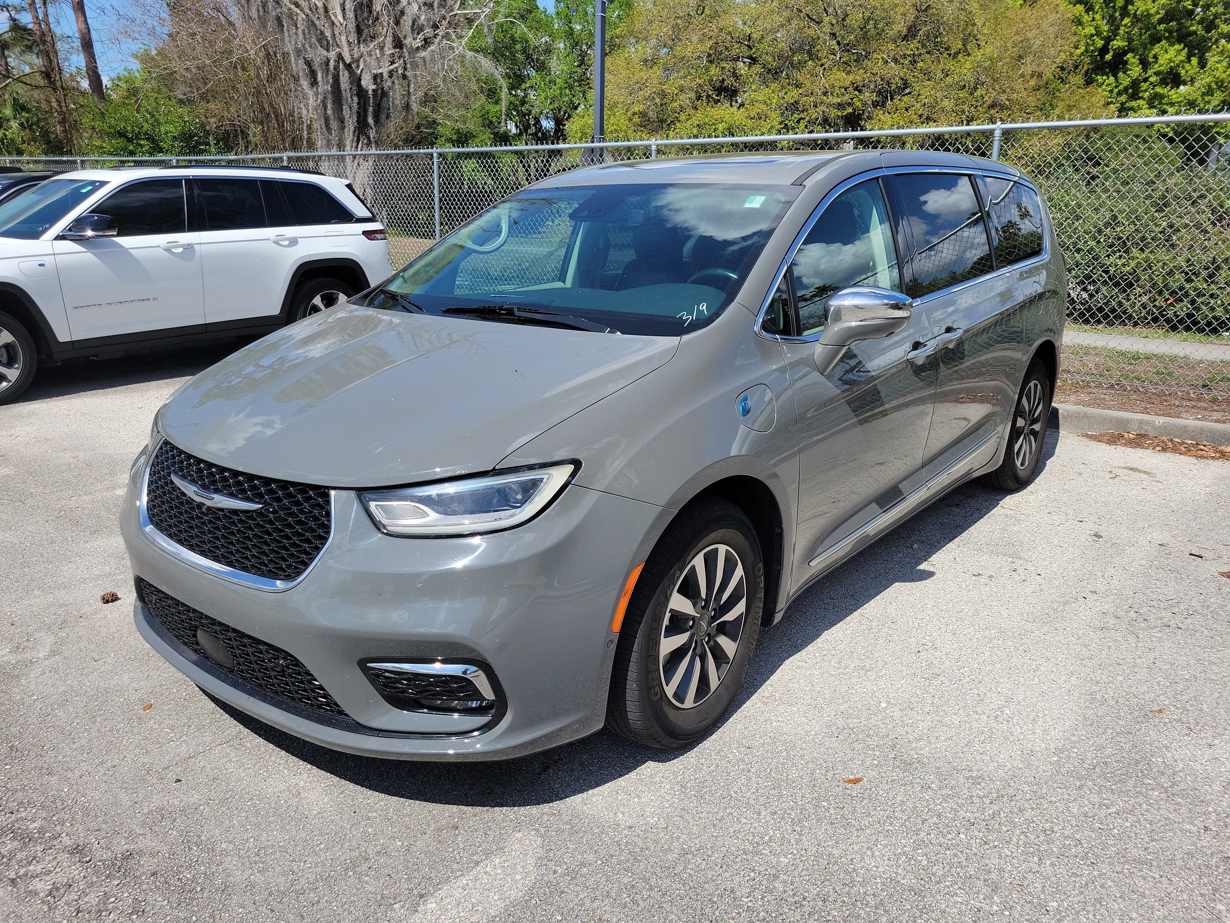 2022 Chrysler Pacifica Hybrid Limited