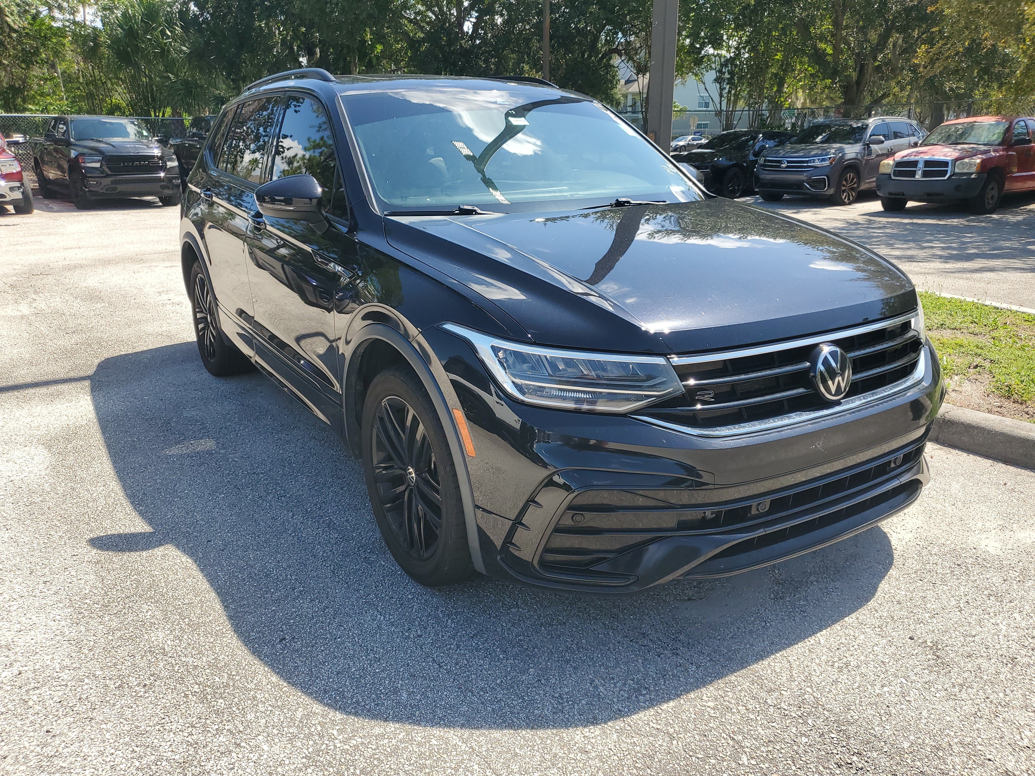 2022 Volkswagen Tiguan SE R-Line Black