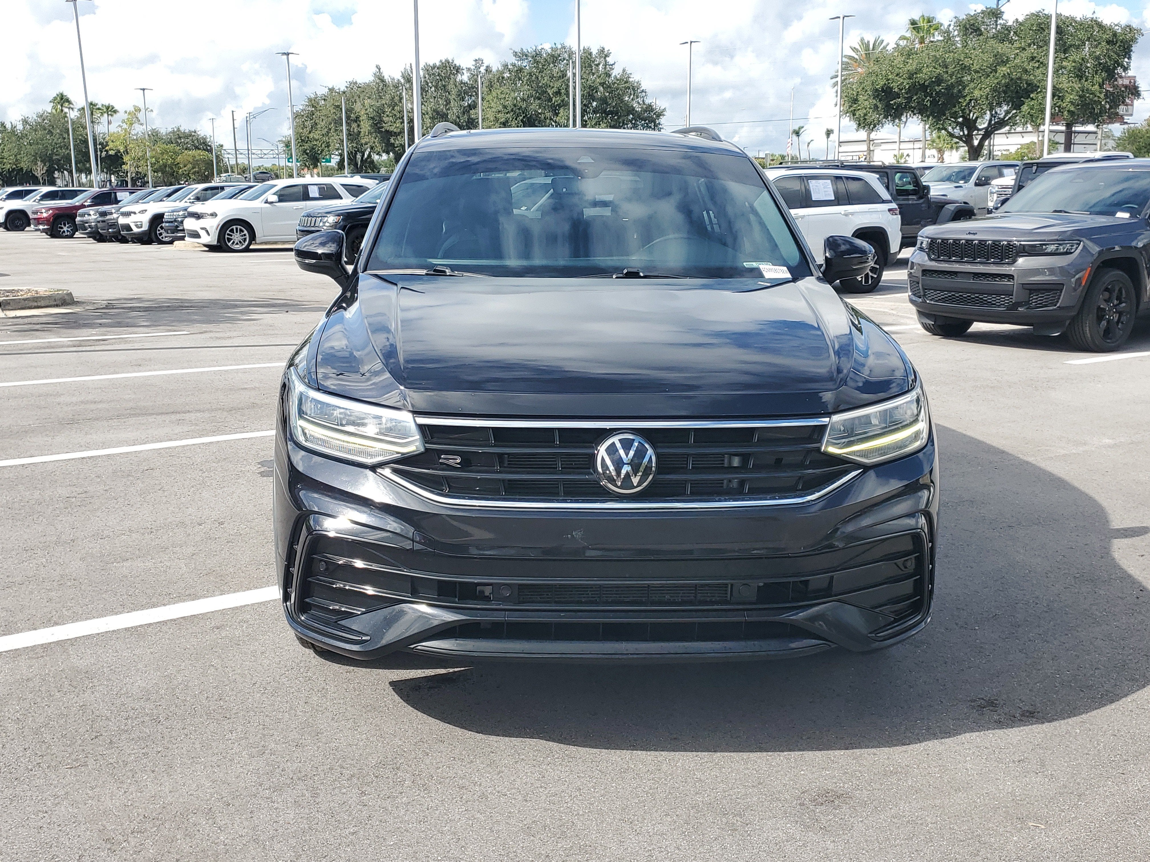 2022 Volkswagen Tiguan SE R-Line Black