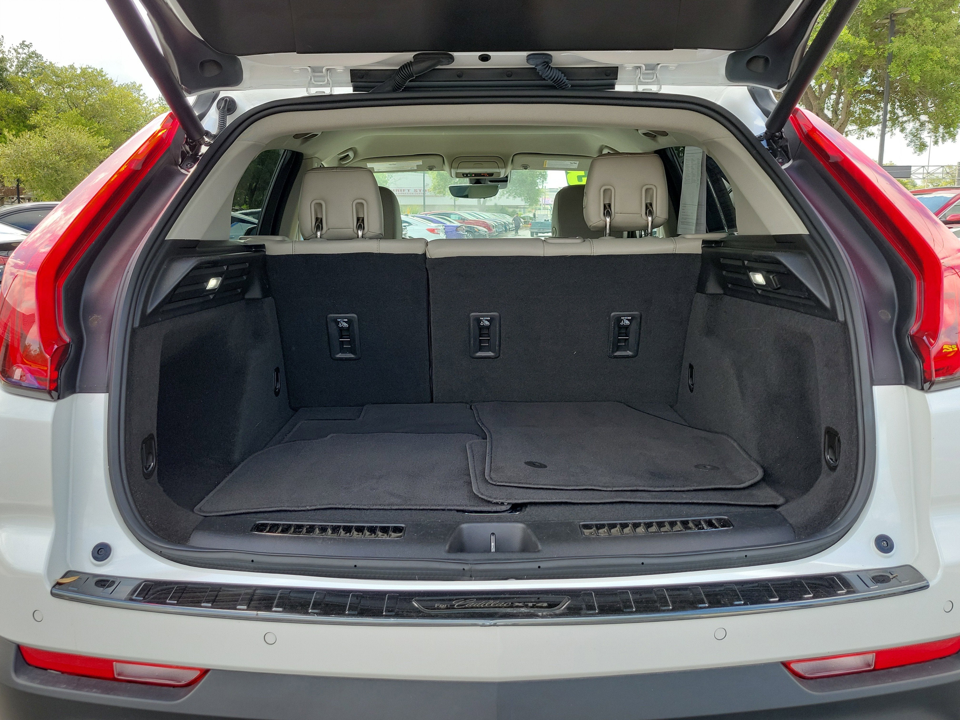 2023 Cadillac XT4 FWD Premium Luxury