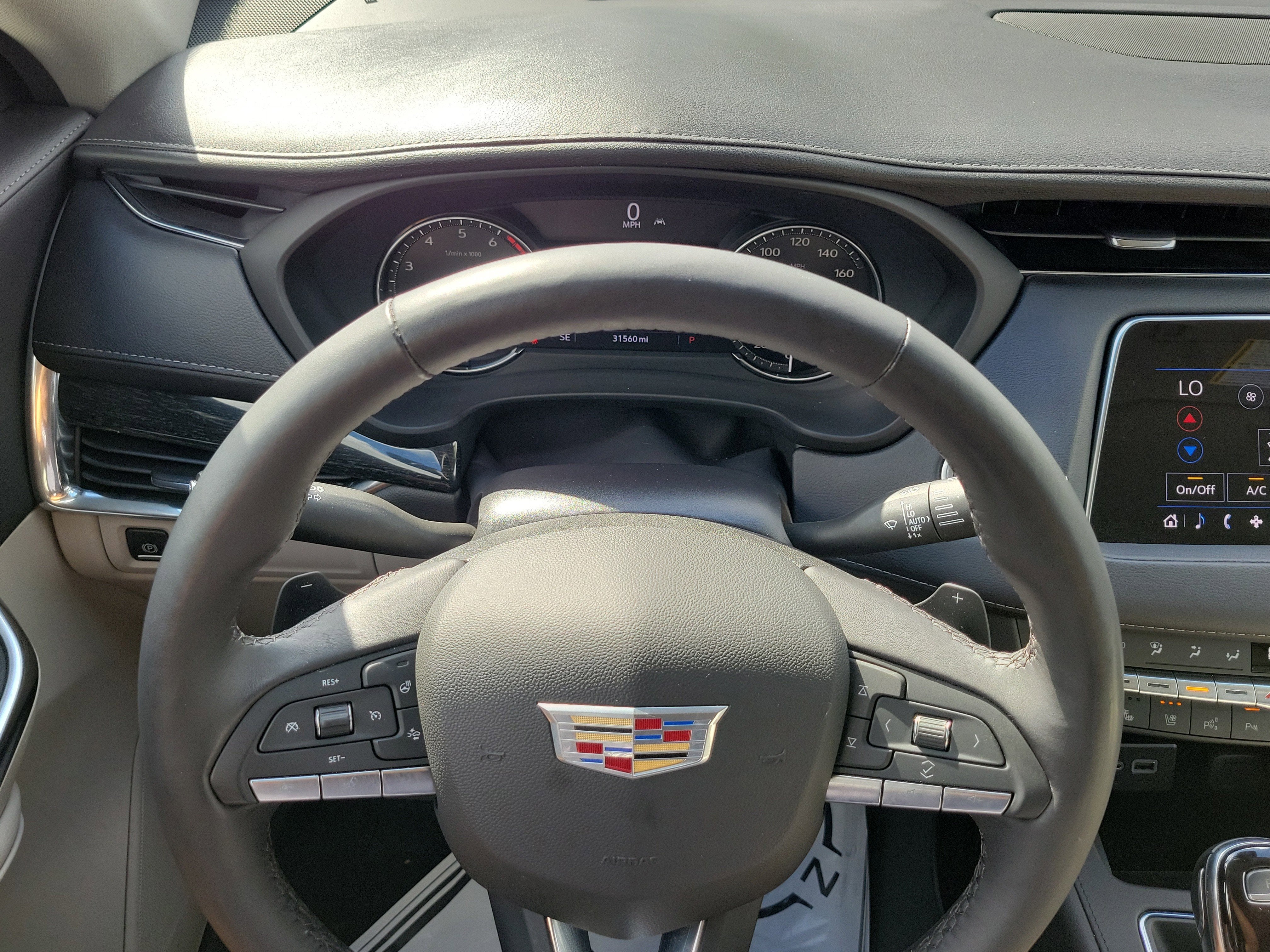 2023 Cadillac XT4 FWD Premium Luxury