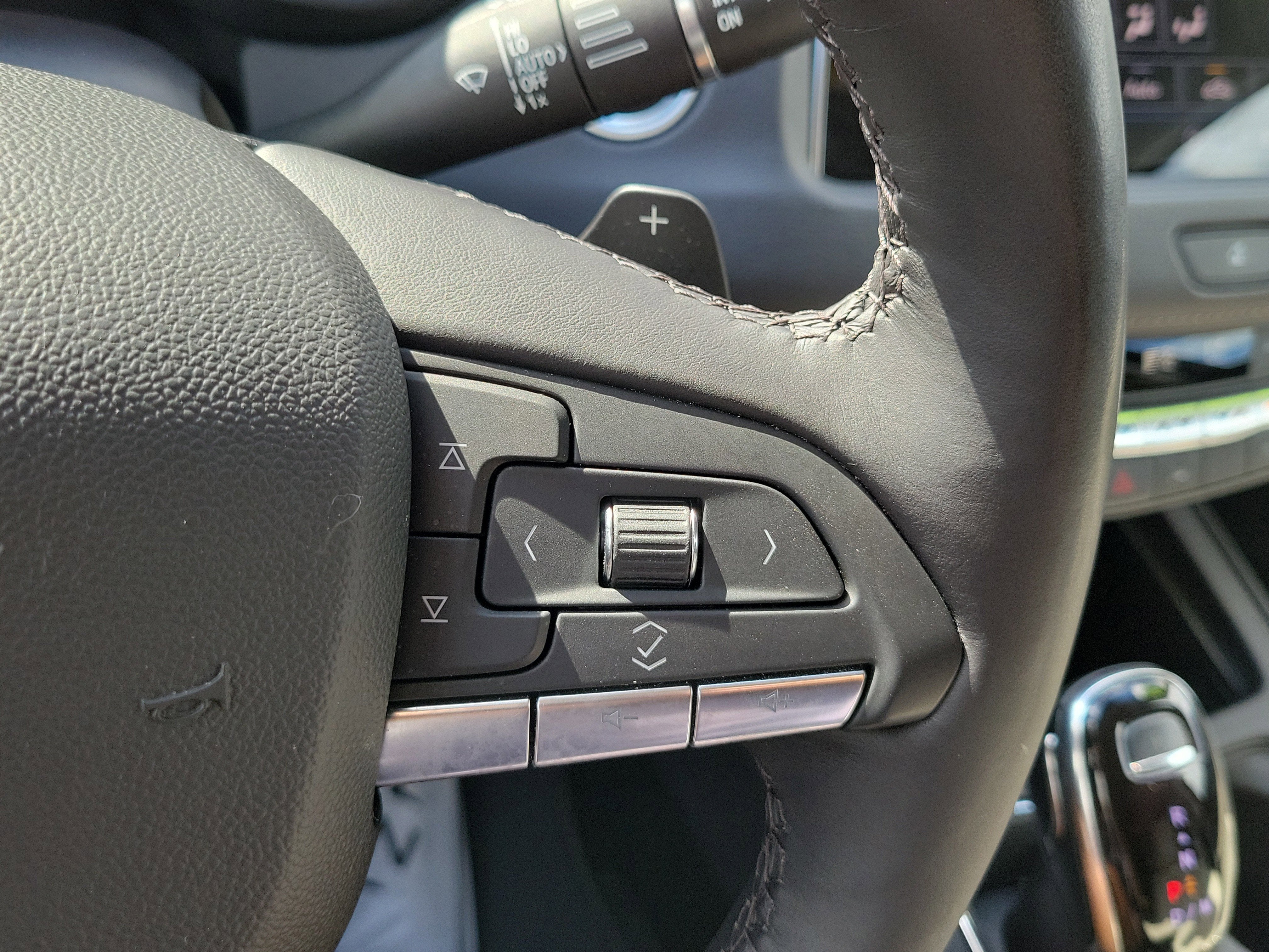 2023 Cadillac XT4 FWD Premium Luxury