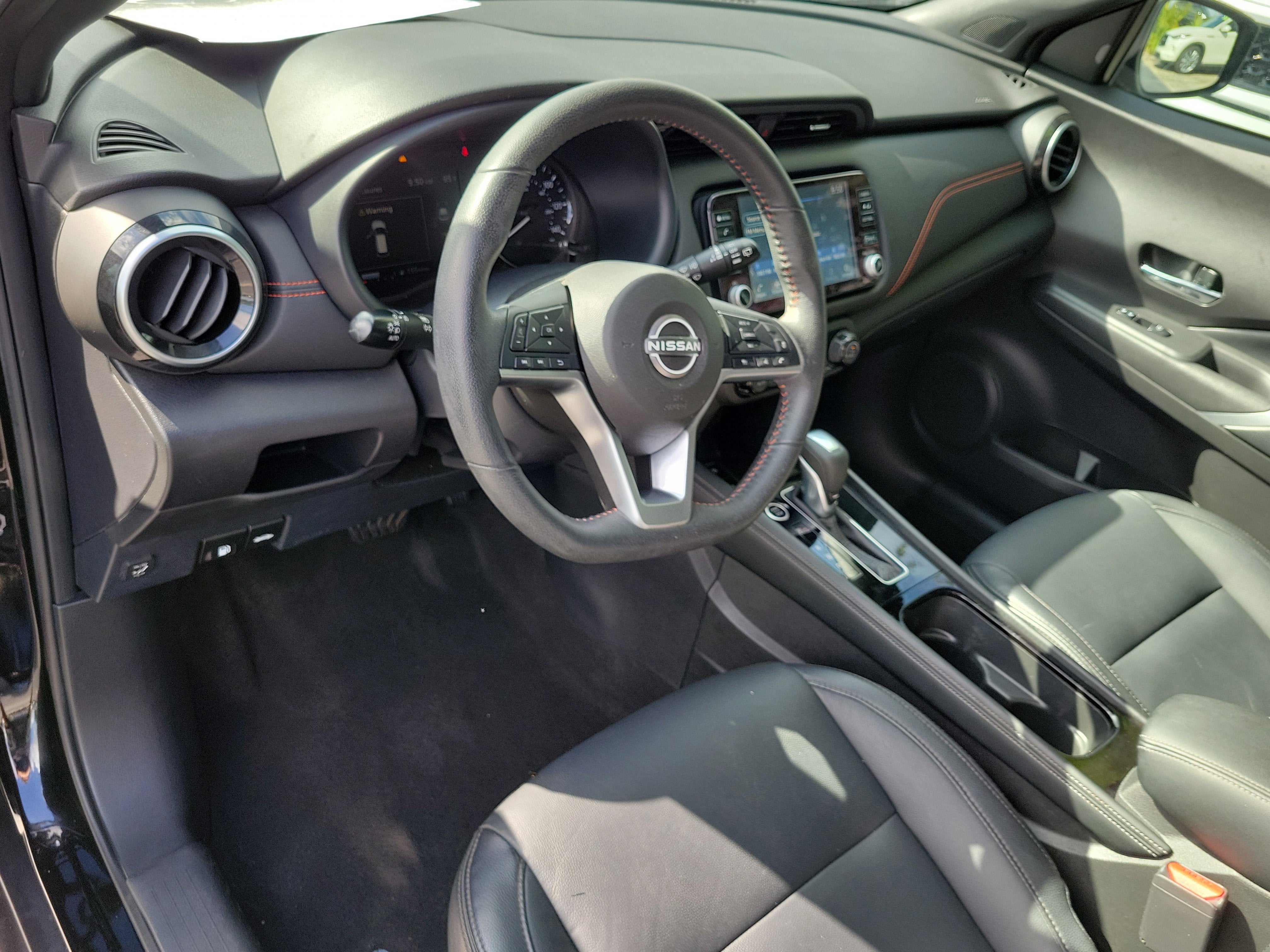 2022 Nissan Kicks SR