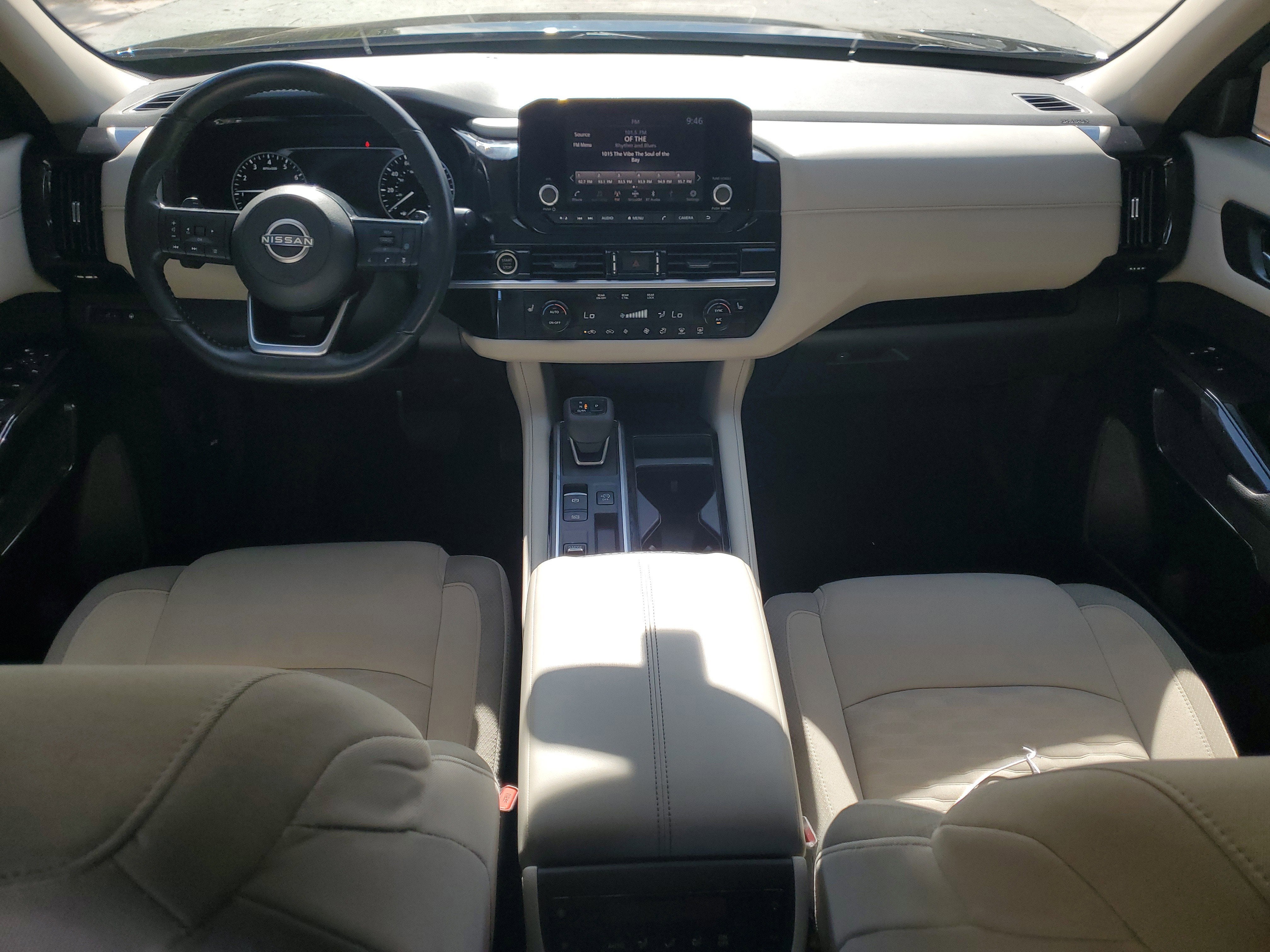 2022 Nissan Pathfinder SV