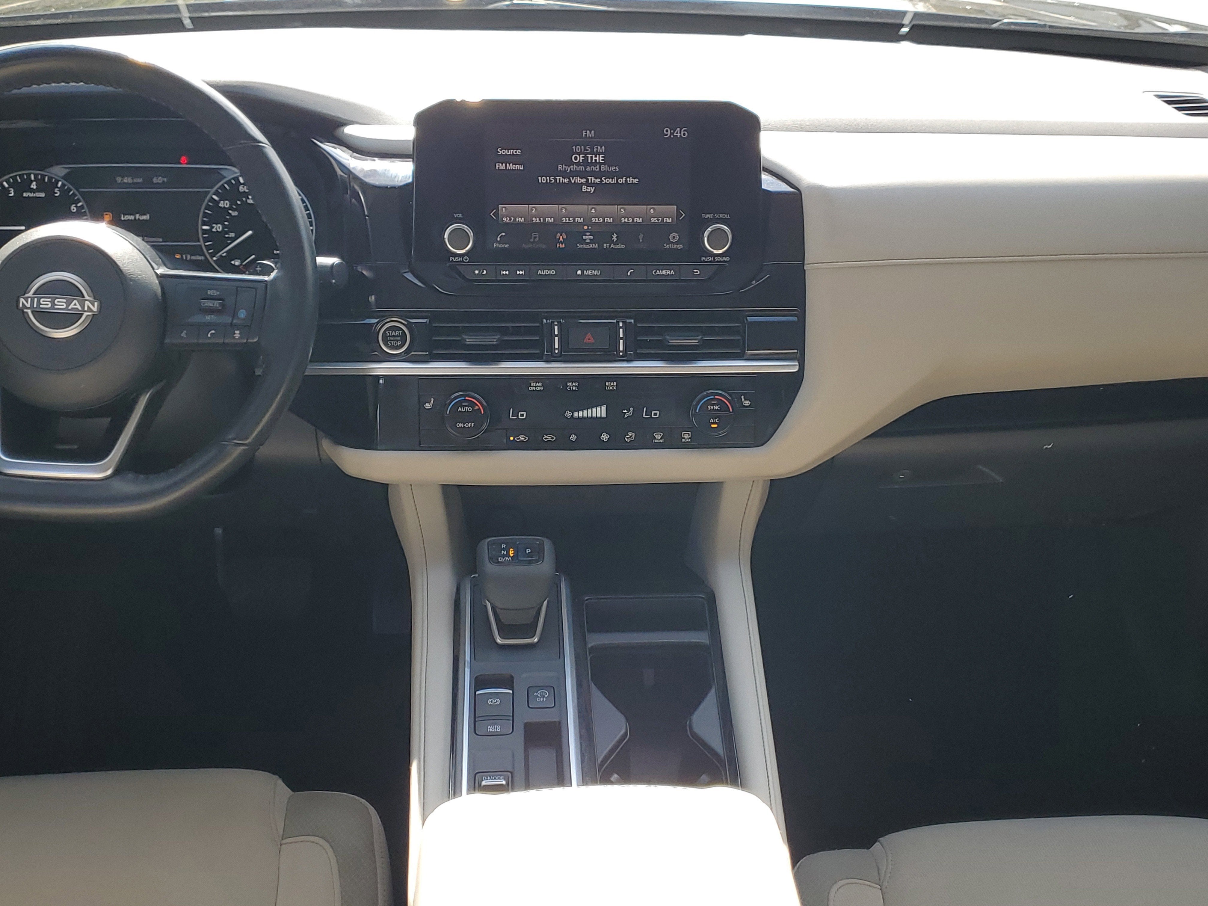 2022 Nissan Pathfinder SV