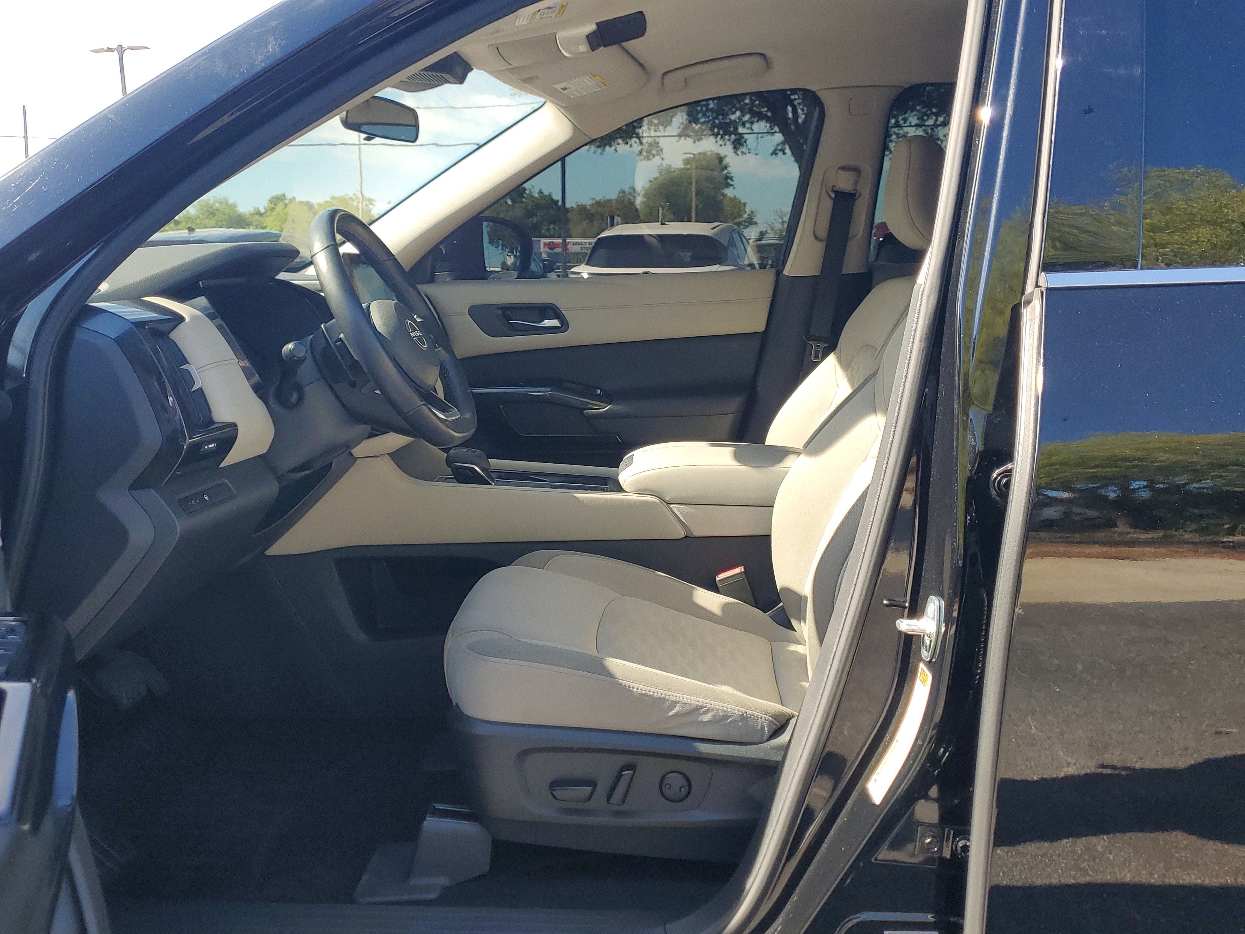 2022 Nissan Pathfinder SV