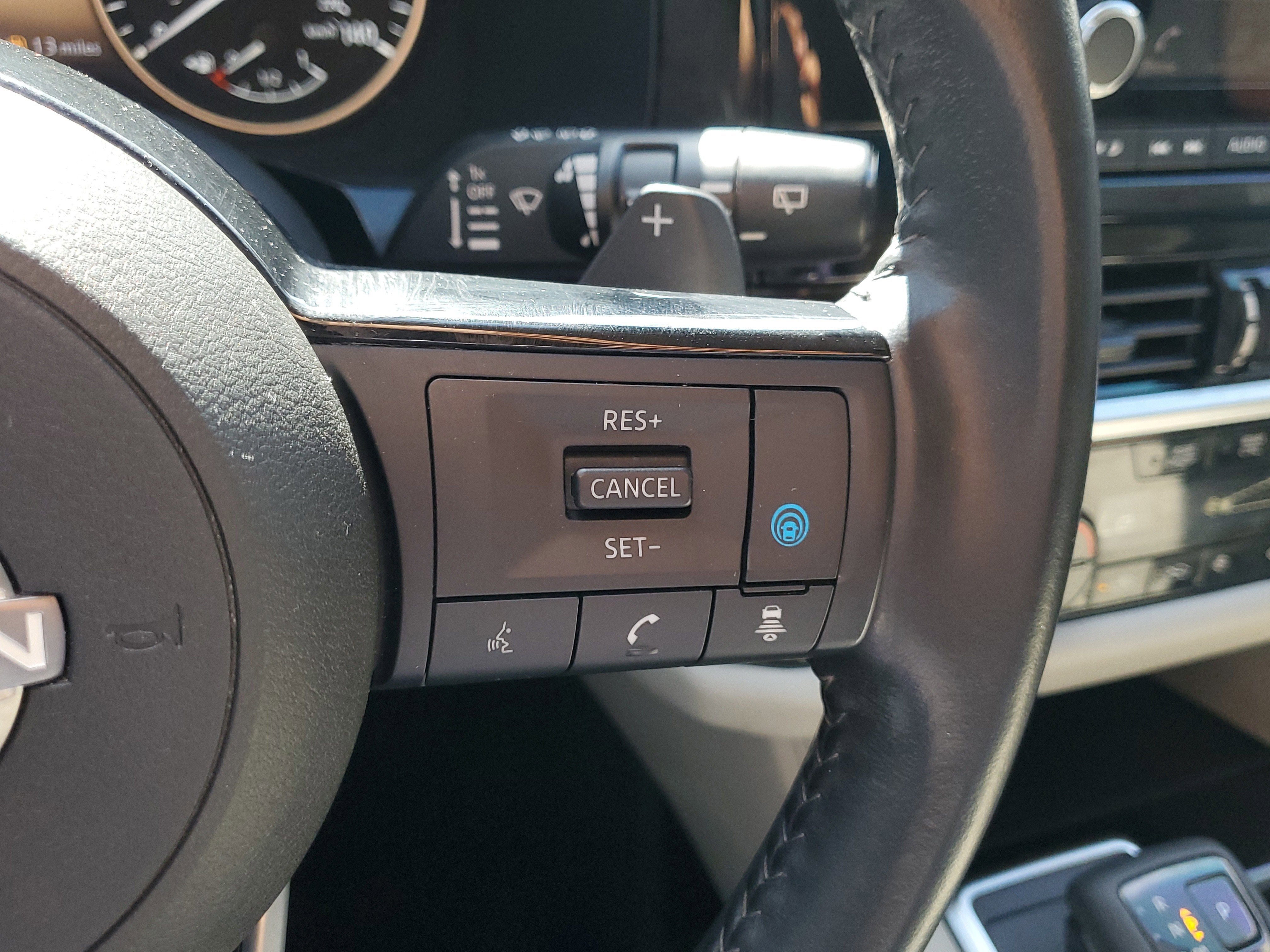 2022 Nissan Pathfinder SV