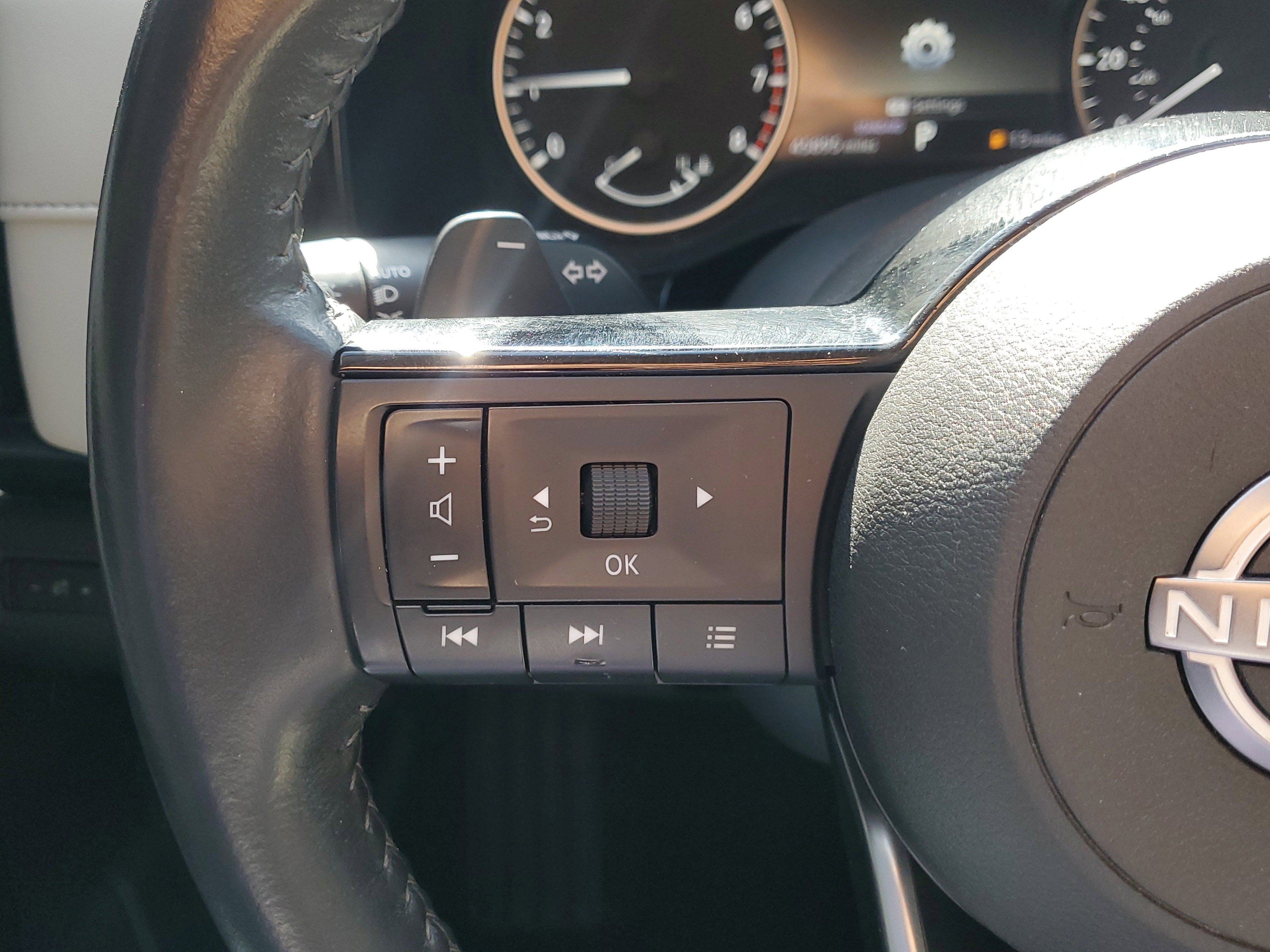 2022 Nissan Pathfinder SV