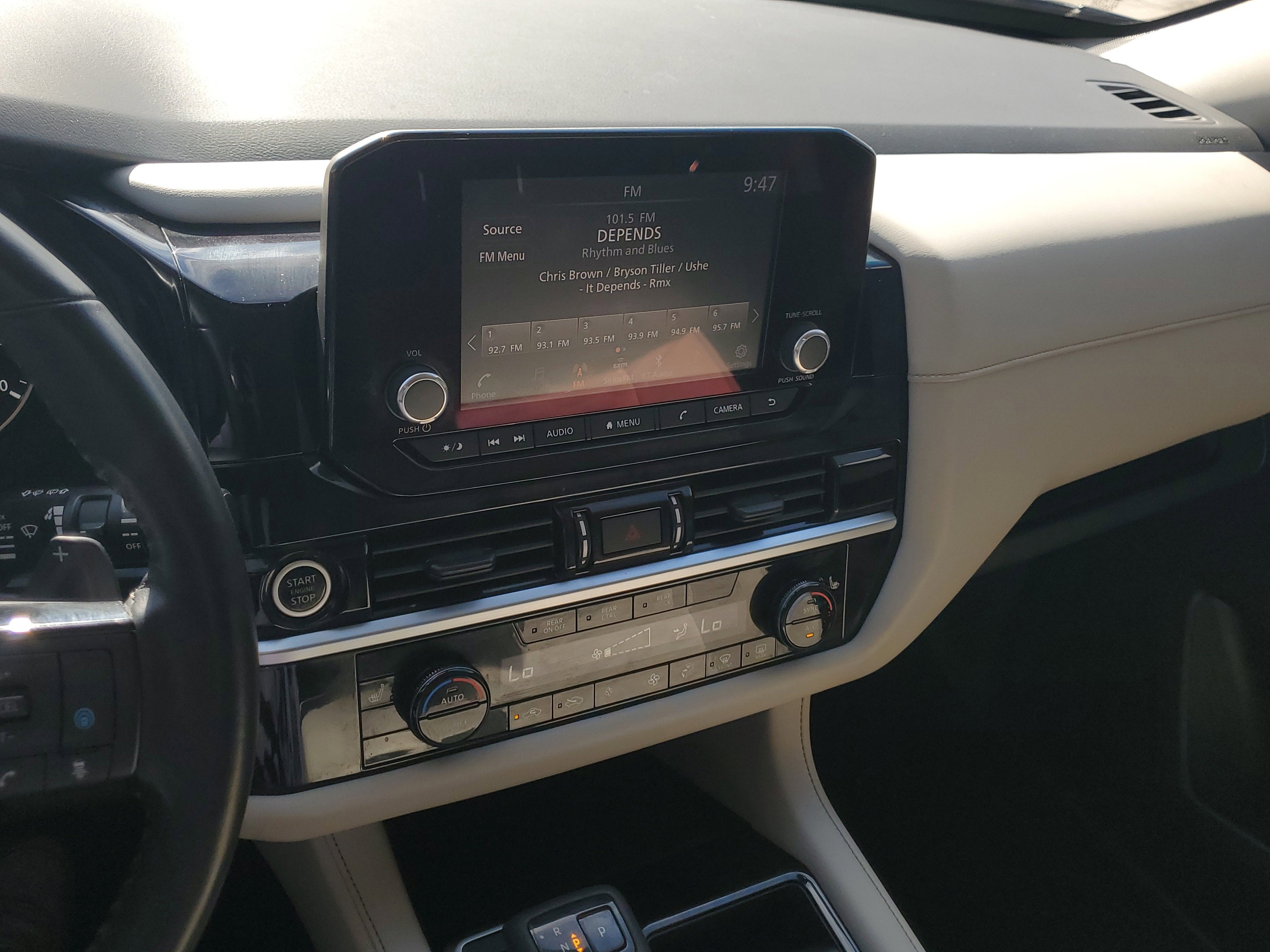 2022 Nissan Pathfinder SV