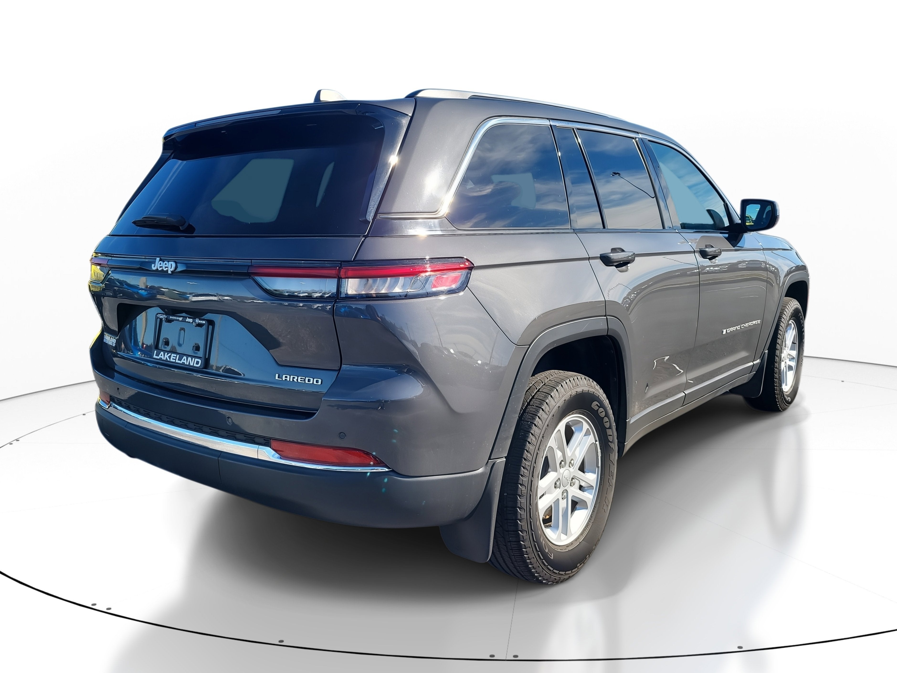 2025 Jeep Grand Cherokee Laredo