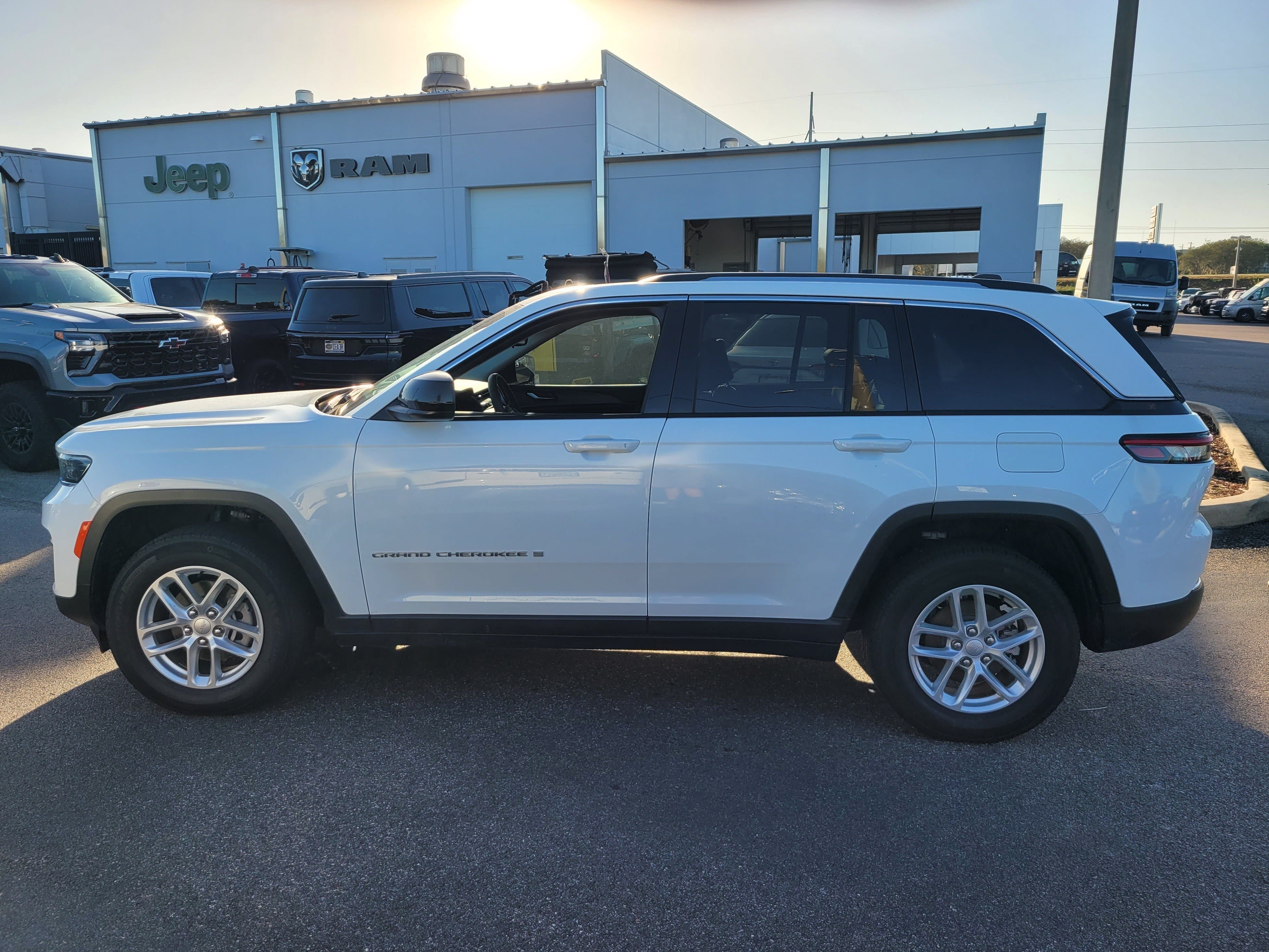 2023 Jeep Grand Cherokee Laredo X