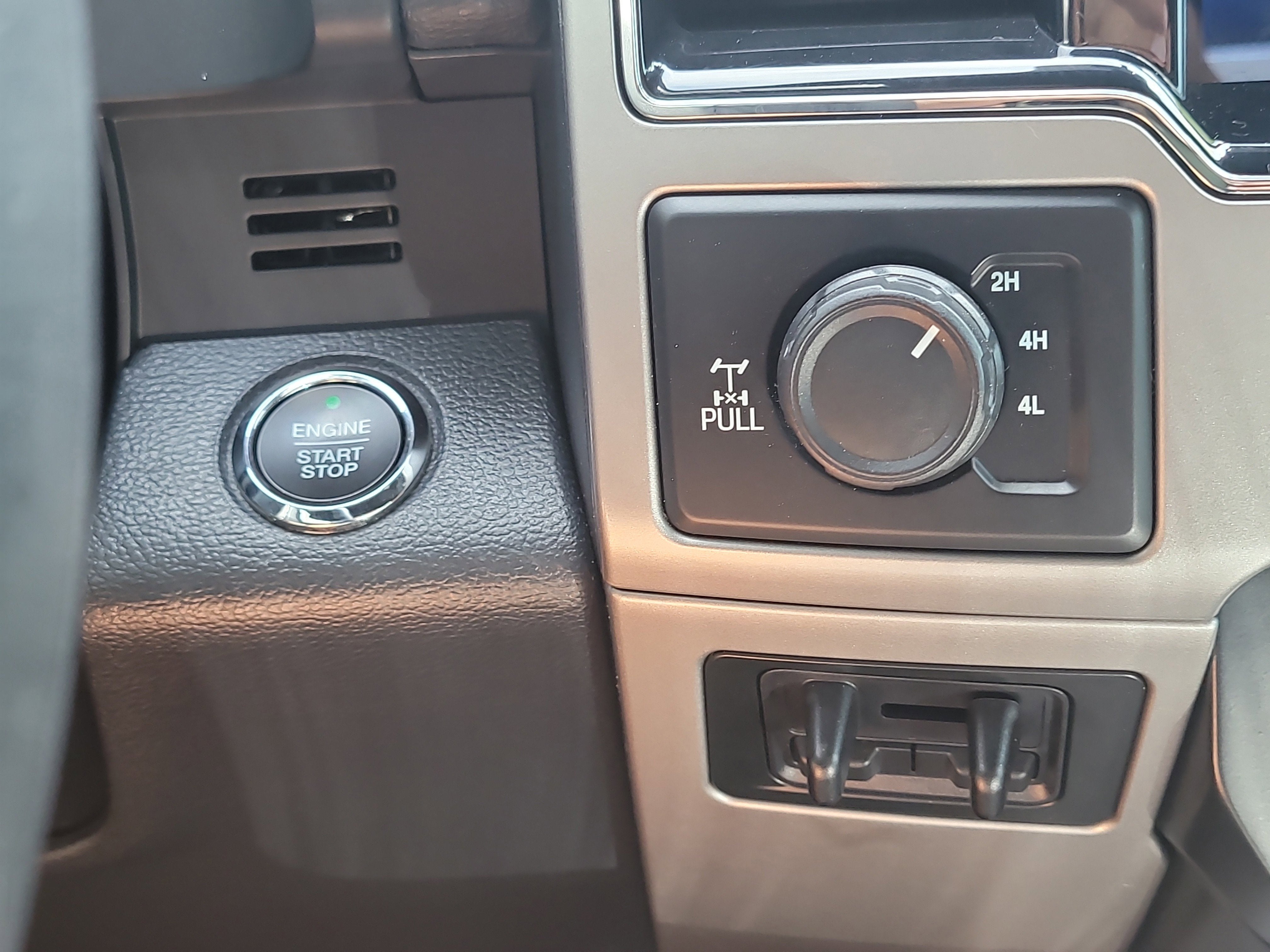 2022 Ford Super Duty F-250 SRW LARIAT