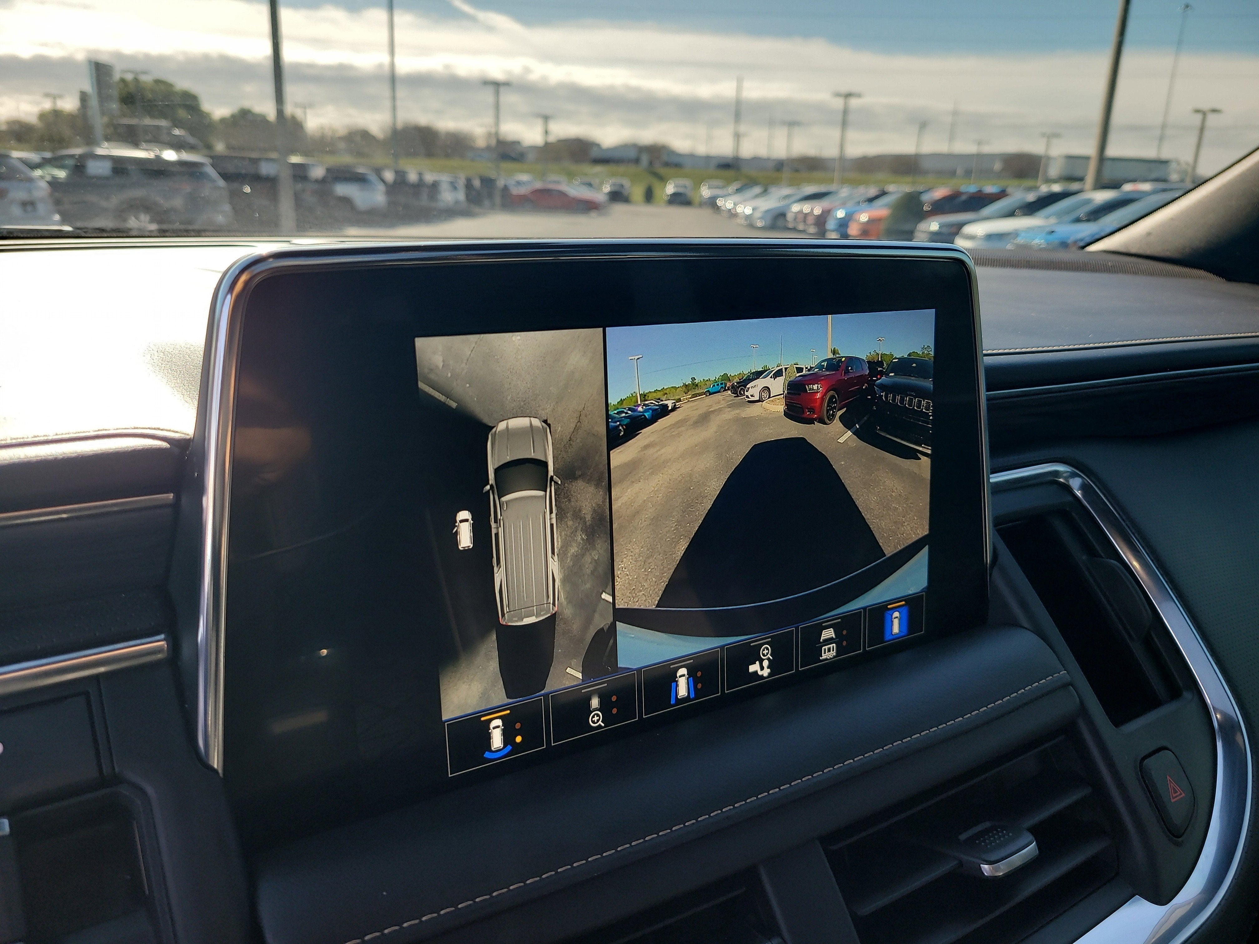 2023 GMC Yukon XL SLT