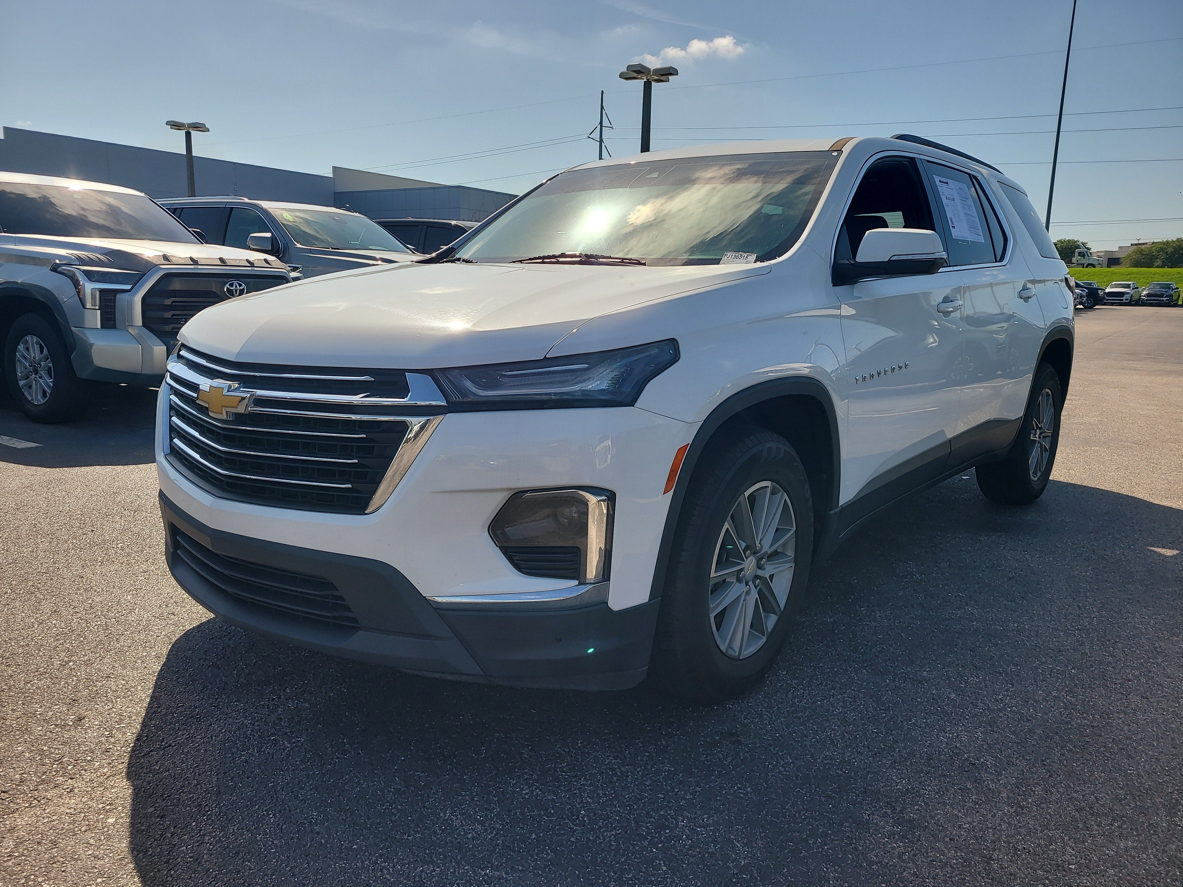 2023 Chevrolet Traverse LT Cloth