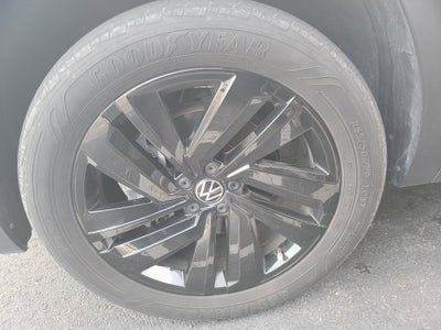 2022 Volkswagen Atlas Cross Sport 2.0T SE with Technology
