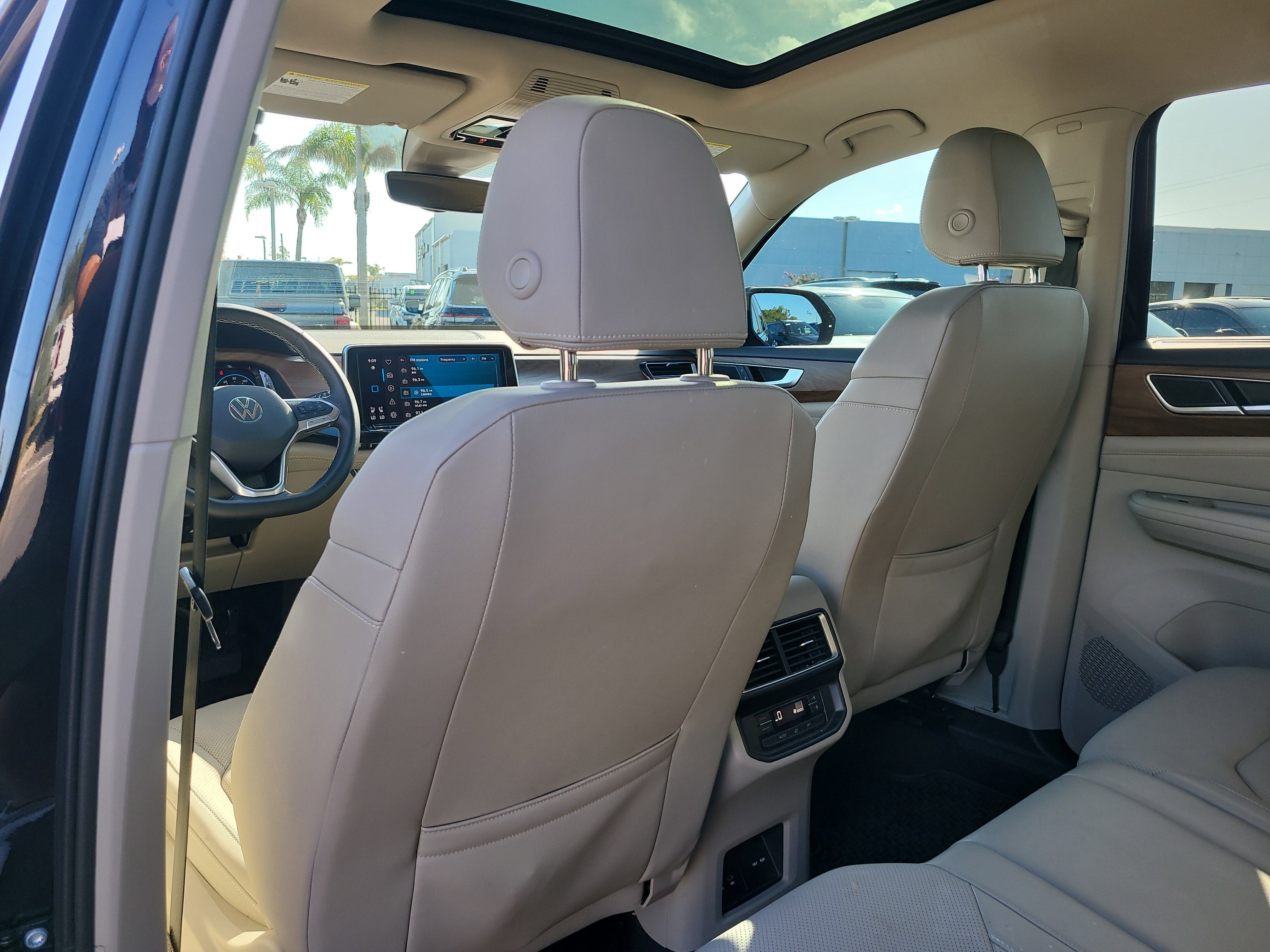 2024 Volkswagen Atlas 2.0T SE with Technology