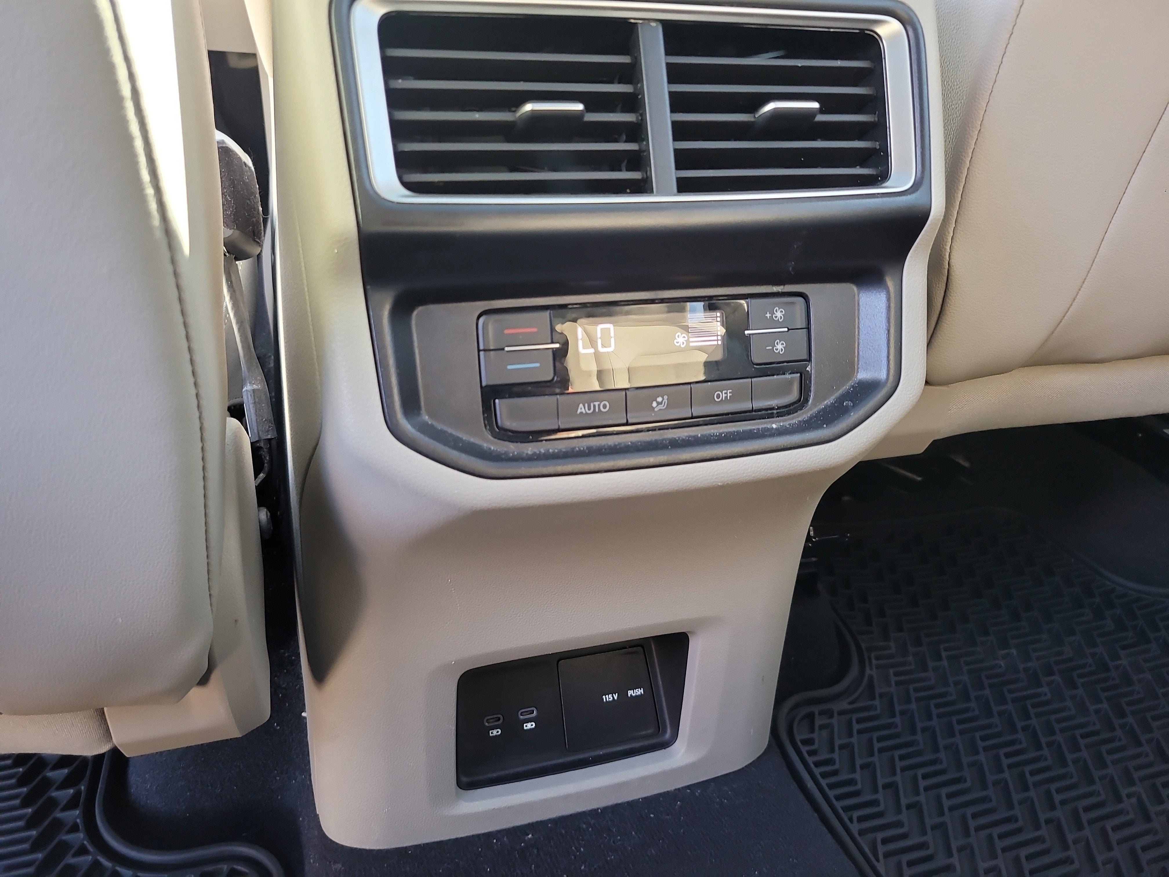 2024 Volkswagen Atlas 2.0T SE with Technology